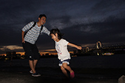 夜空でダンス