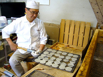 お江戸　鎧せんべい　岩本米菓